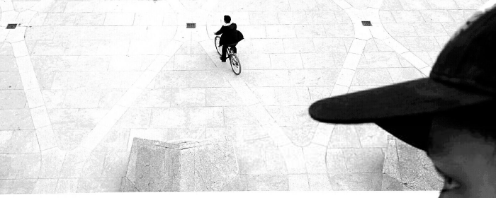 Importância do seguro de bicicleta Bicicleta vigiada por bandido
